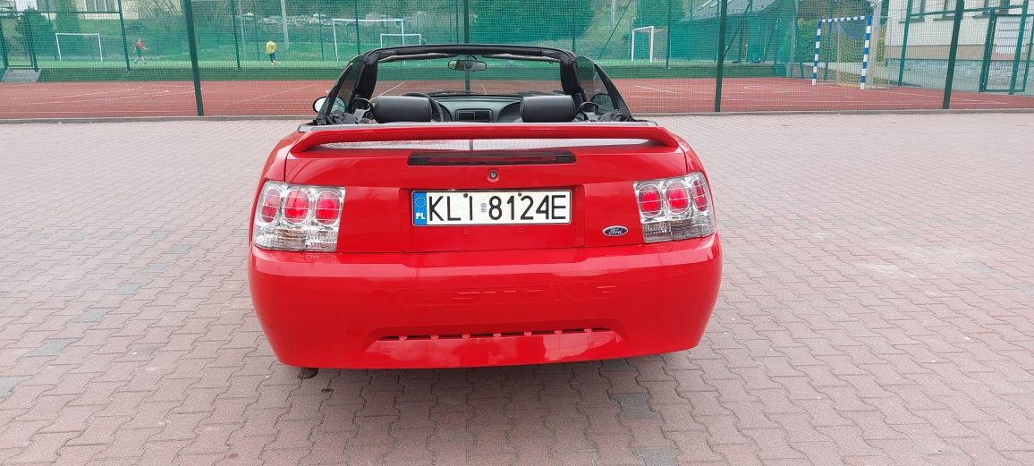 Ford mustang  cabrio z silnikiem 3.9 v6