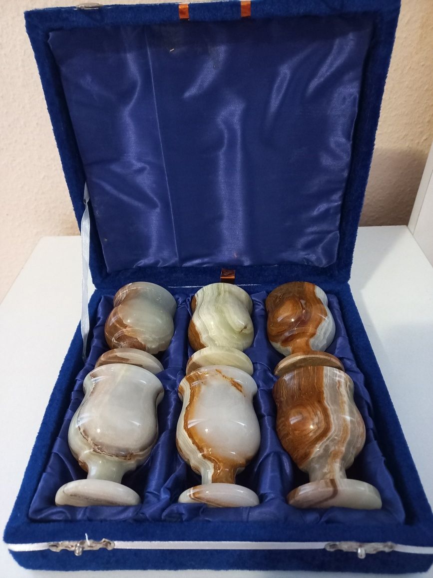 Набор рюмок из оникса.