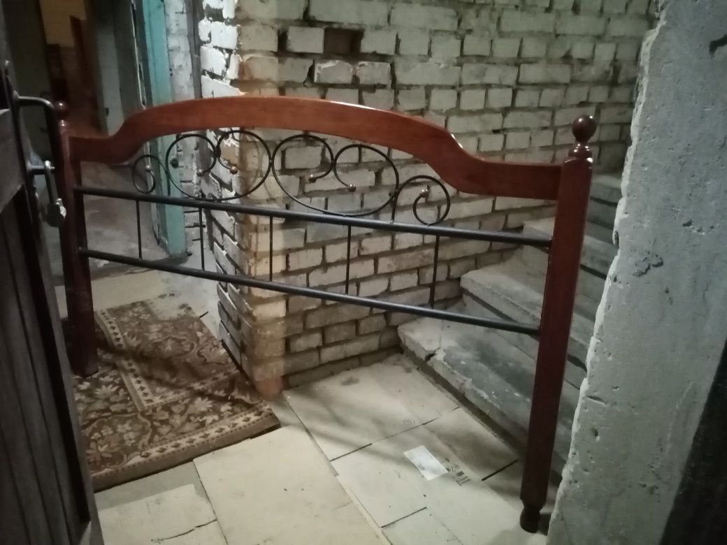 Ліжко бильця двух сторонні.