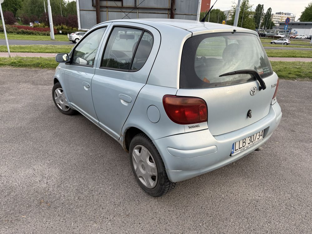 Toyota yaris 1,3 b 5 drzwi 2004 rok czesci drzwi maska zderzak klapa