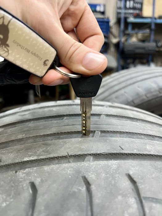 Шины б/у Nokian летние 245/40R20