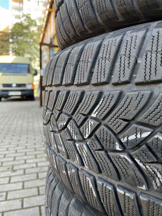 4 Opony zimowe Goodyear UltraGripv104V 255/45/19