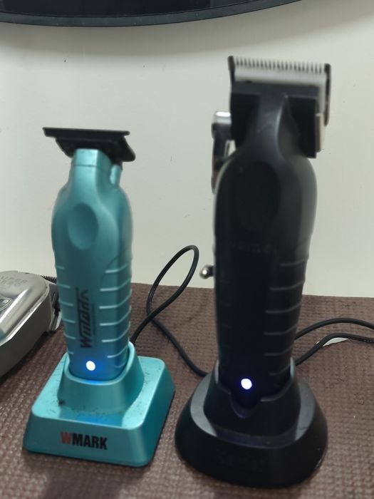 Duas Máquinas de cortar cabelo