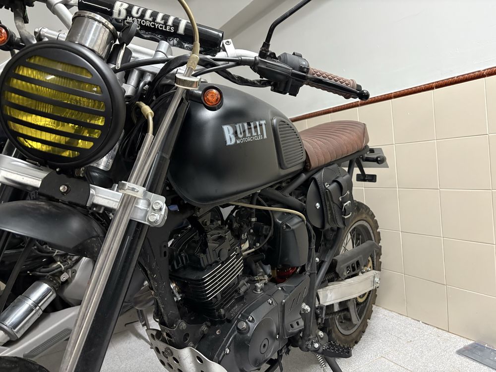 Bullit Black Edition Hero-UNICA-  1531 kilometros - 1 Dono