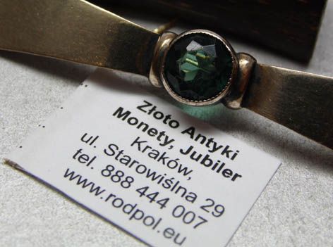 Przedwojenna broszka zielony kamień srebro złocone.