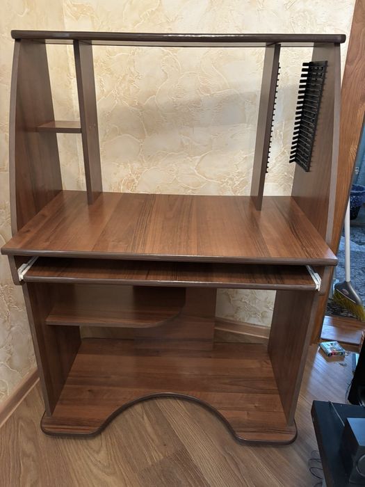 Продам комп'ютерний стіл