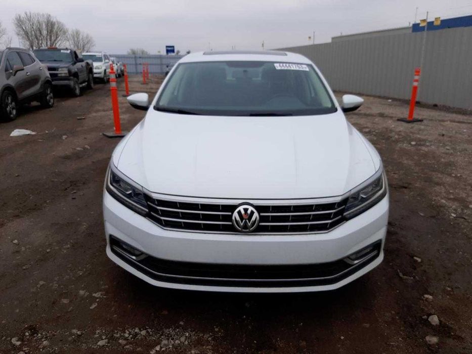 2018 Volkswagen Passat SE ціла машина