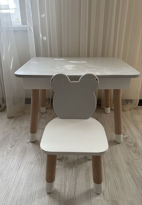 Столик, парта дитяча
