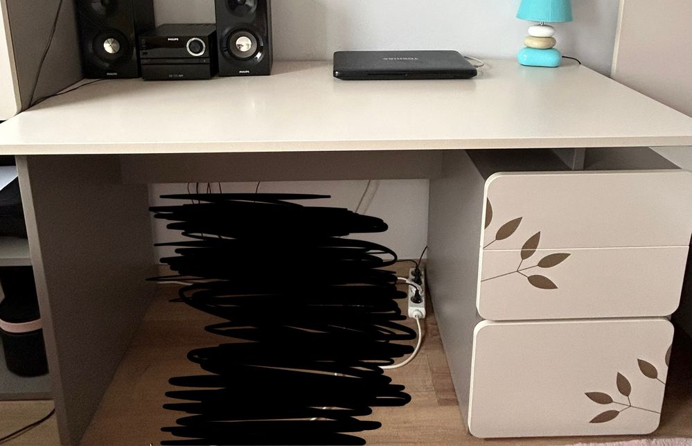 biurko VOX stan idealny model 2pir