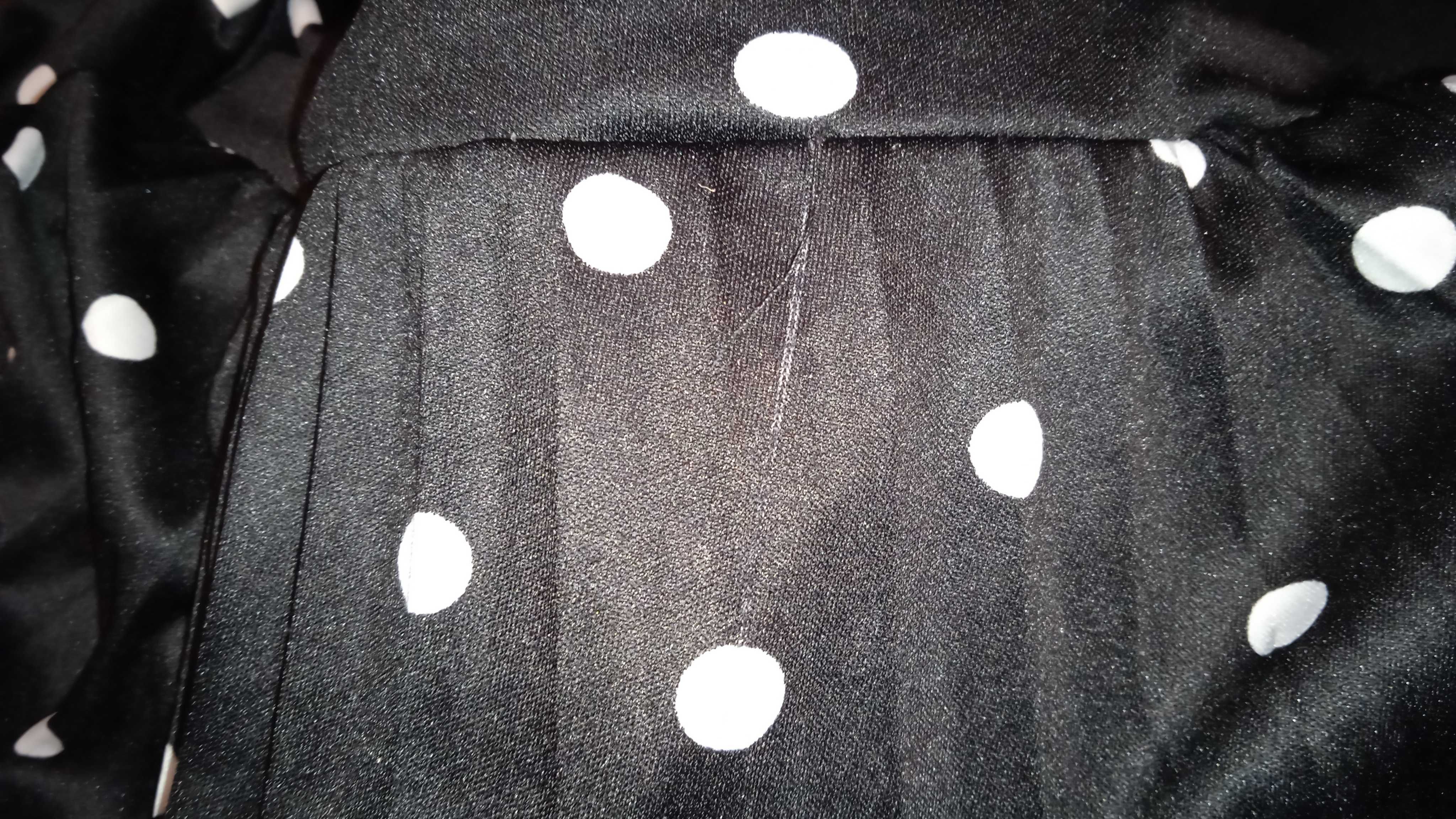 Czarna spódnica plisowana w białe grochy Reserved 40 L polka dot