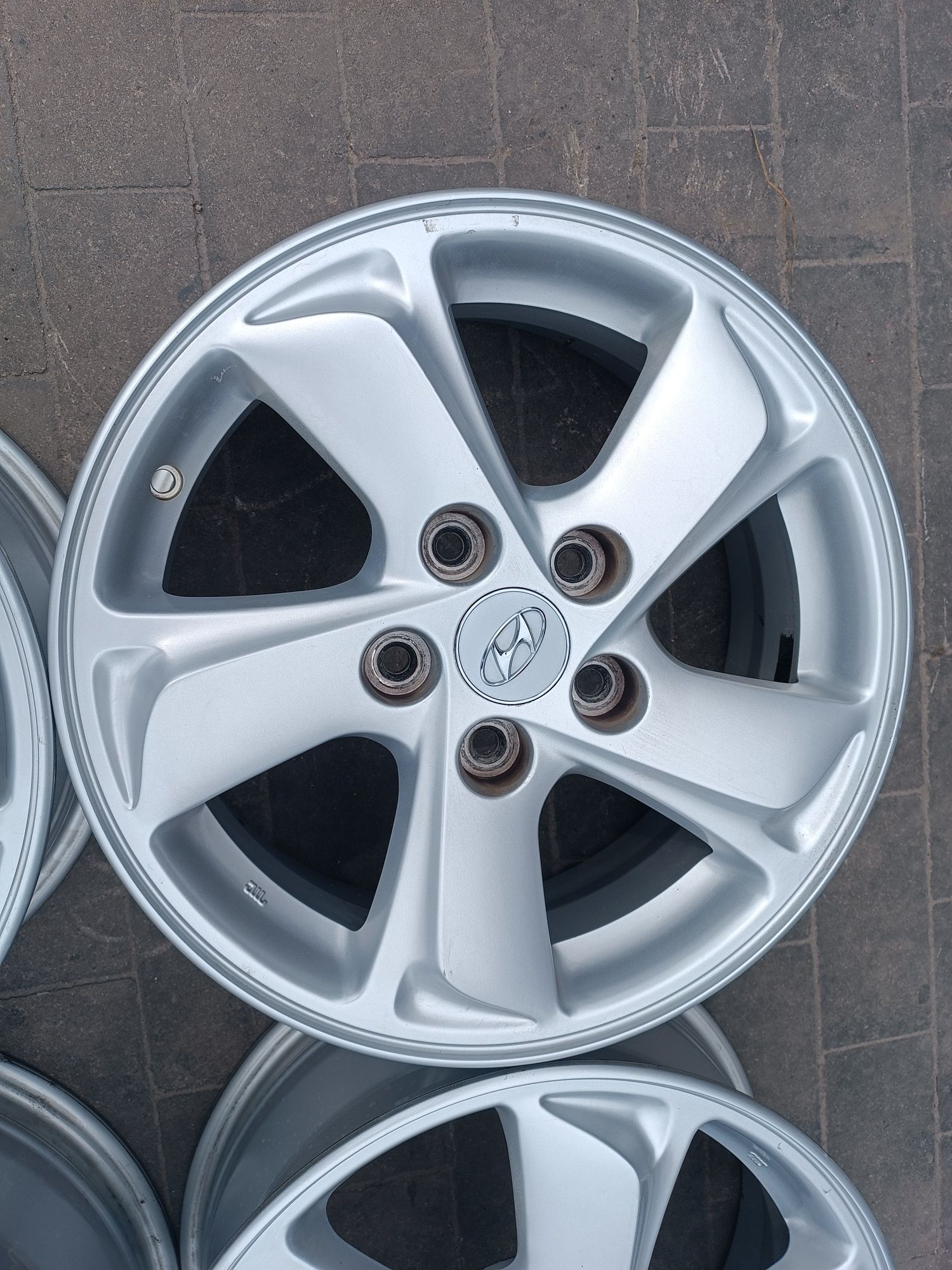 Felgi Alu Hyundai i30 ix20 ix35 Tucson 5x114.3 ET45 6.5J16