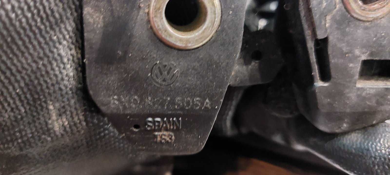 Замок кришки багажника на VAG (6x0 827 505a)