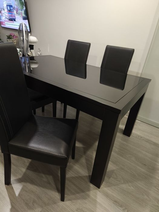 Vendo mesa jantar extensível+4cadeiras
