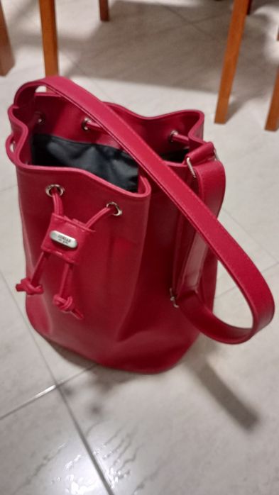 Mala vermelha em pele