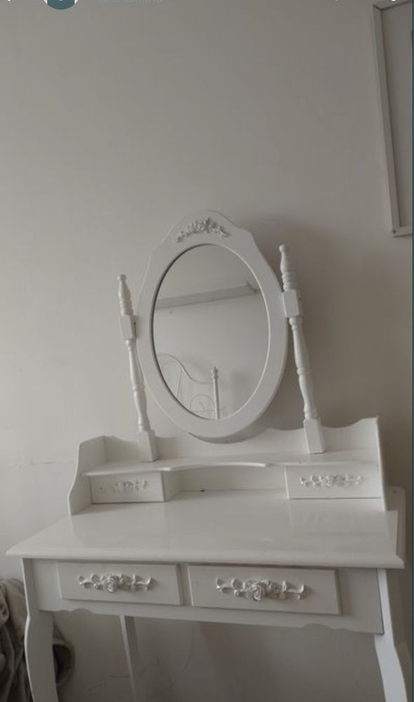 Toaletka damska z lustrem