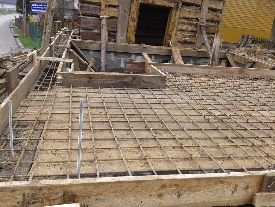 Sprzedam działkę z rozpoczętą budową