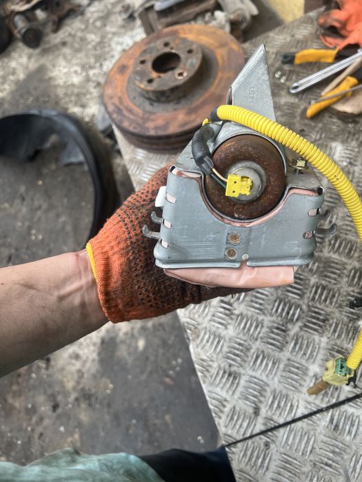 Подушка в торпеду Субару легаси subaru legacy год 04