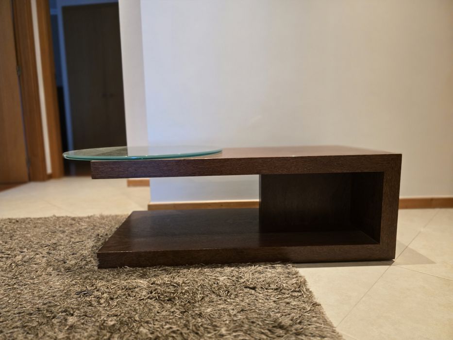 Mesa de apoio em Sucupira e vidro