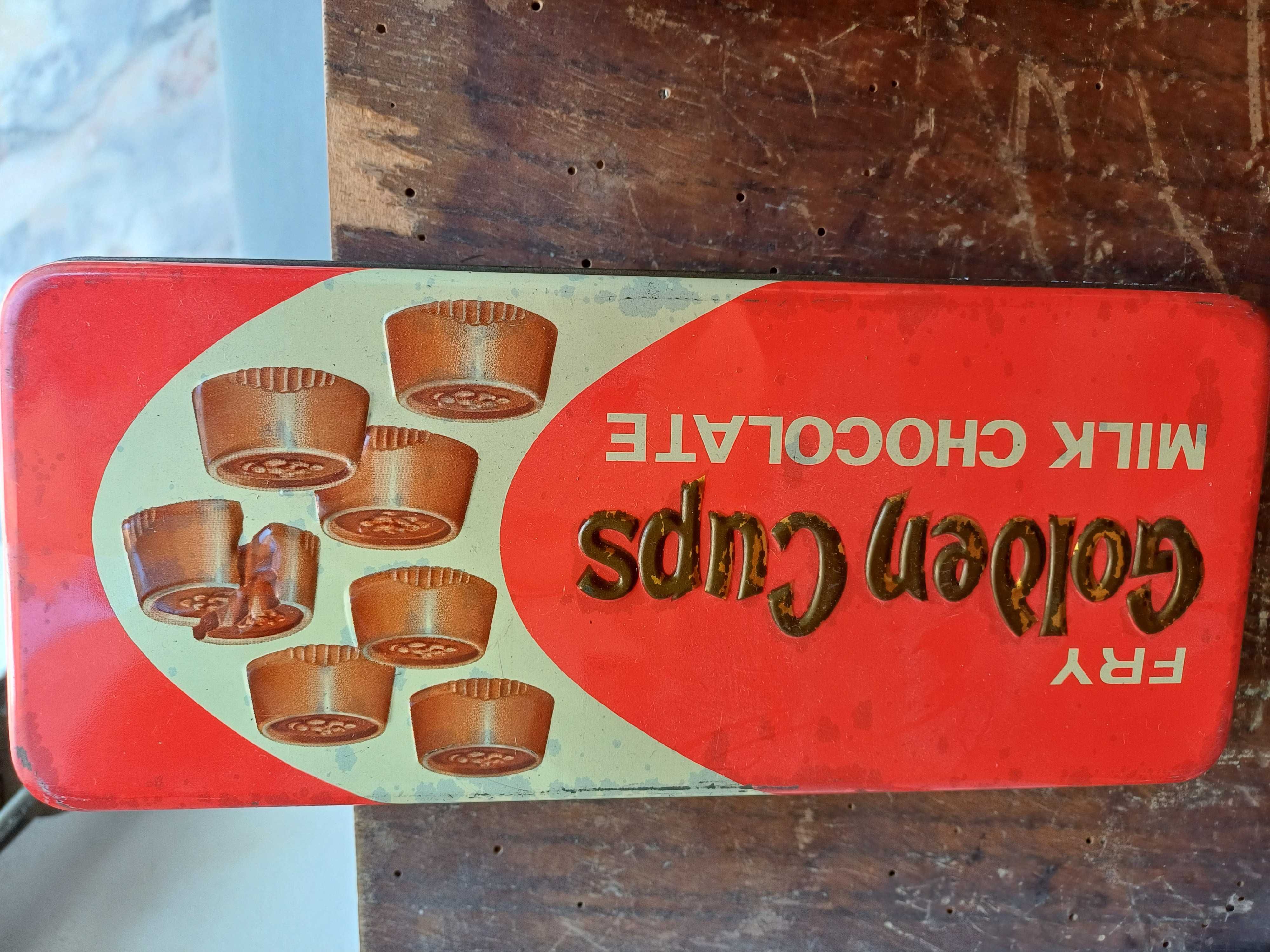 Caixas metálicas antigas