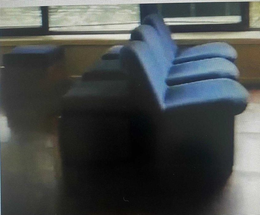 bancos de madeira e tecido