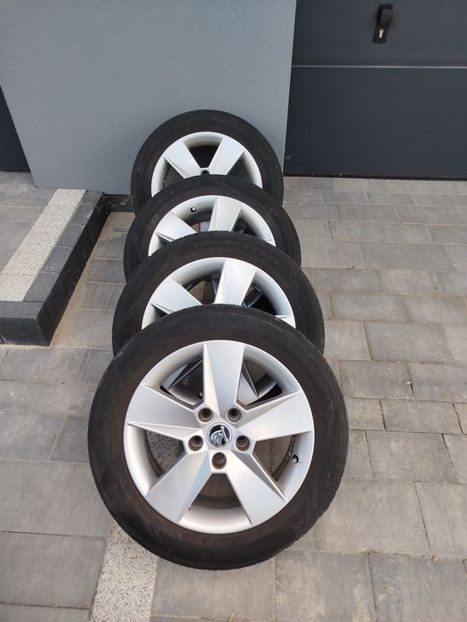 Opony letnie z felgami Skoda 16 cali