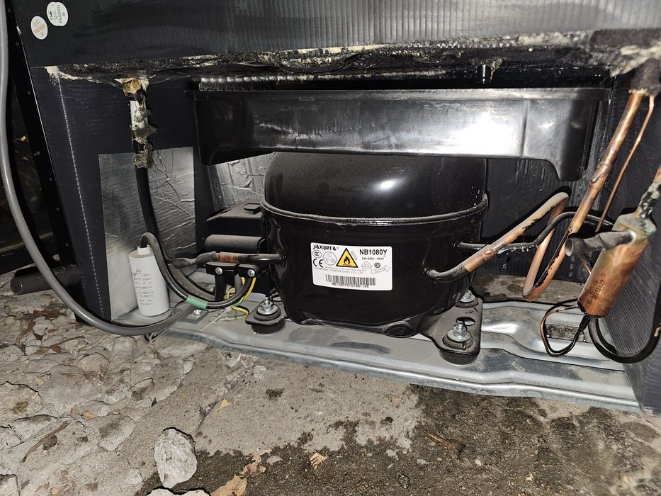 Винна вітрина Hoover WEI-28, холодильник для вина, винна шафа.