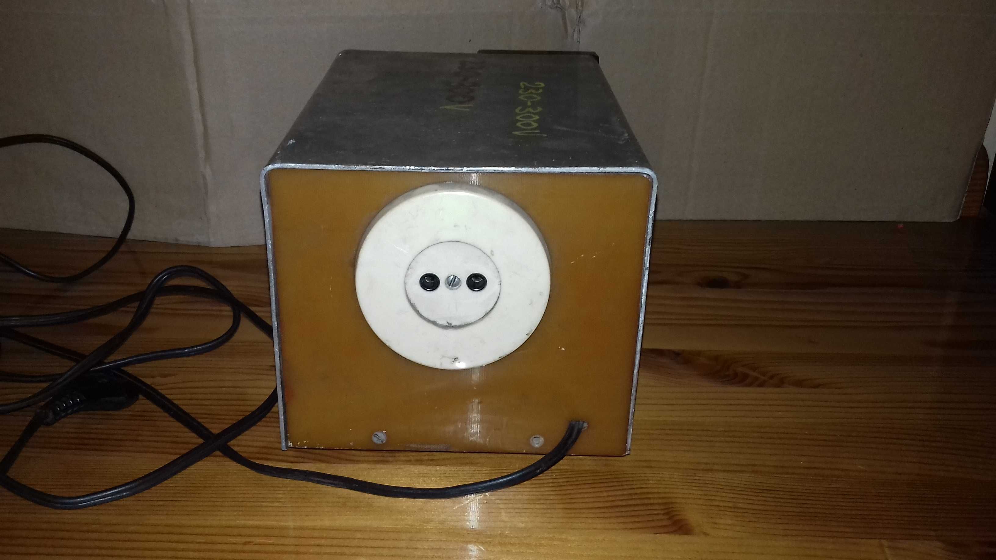 Transformator z regulacją 230V- 300V
