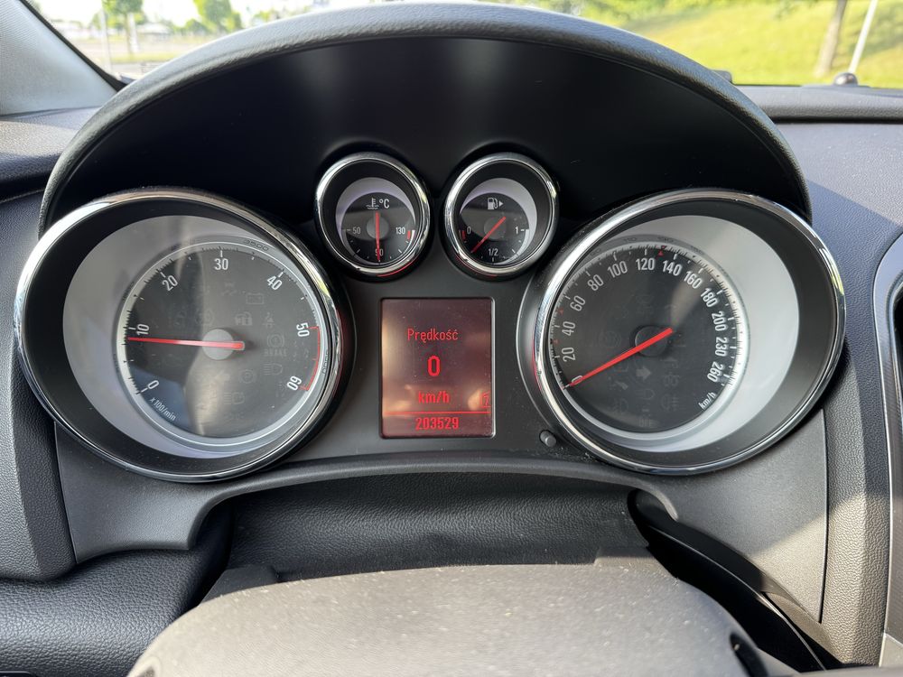 Opel Astra J 1.7 CDTi 2011 rok