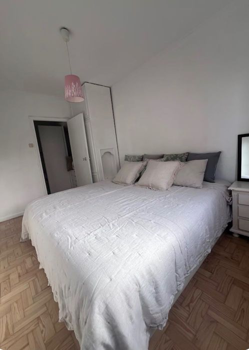 Quarto individual cama de casal