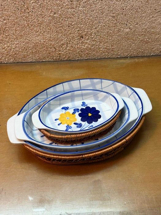 Conjunto de Travessas de Cerâmica com Formato Ondulado