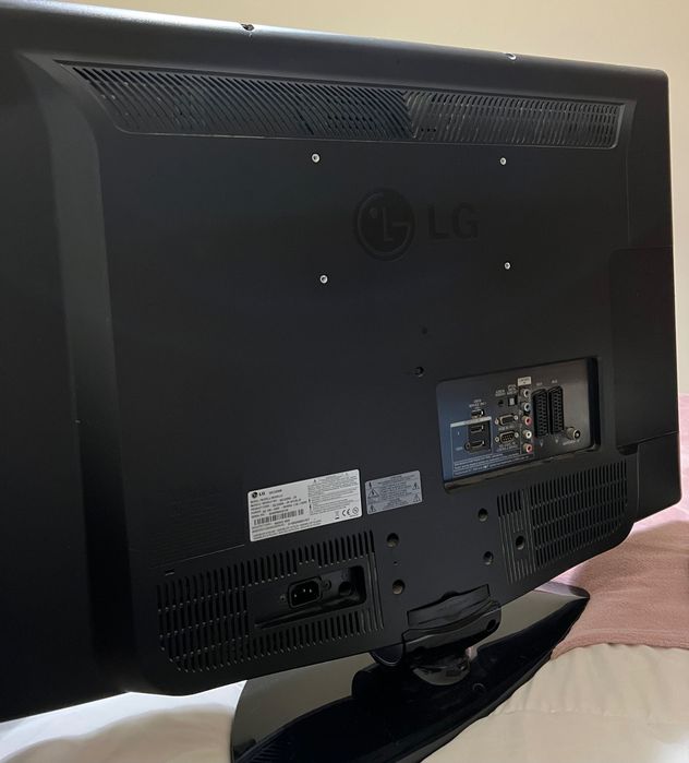 Televisão LG, 32 polegadas e funcional
