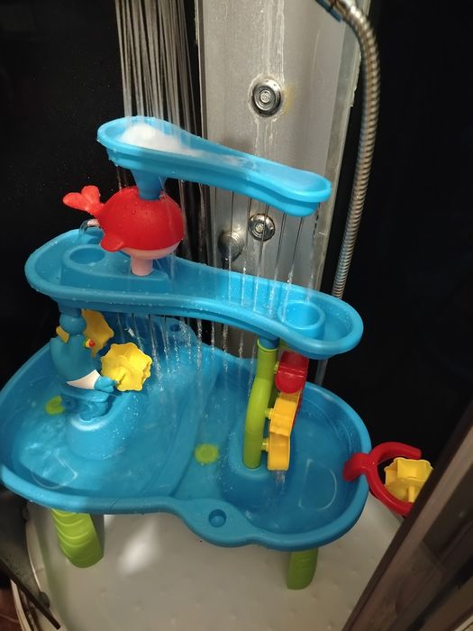 Stolik wodny i również jako piaskownica dla dzieci