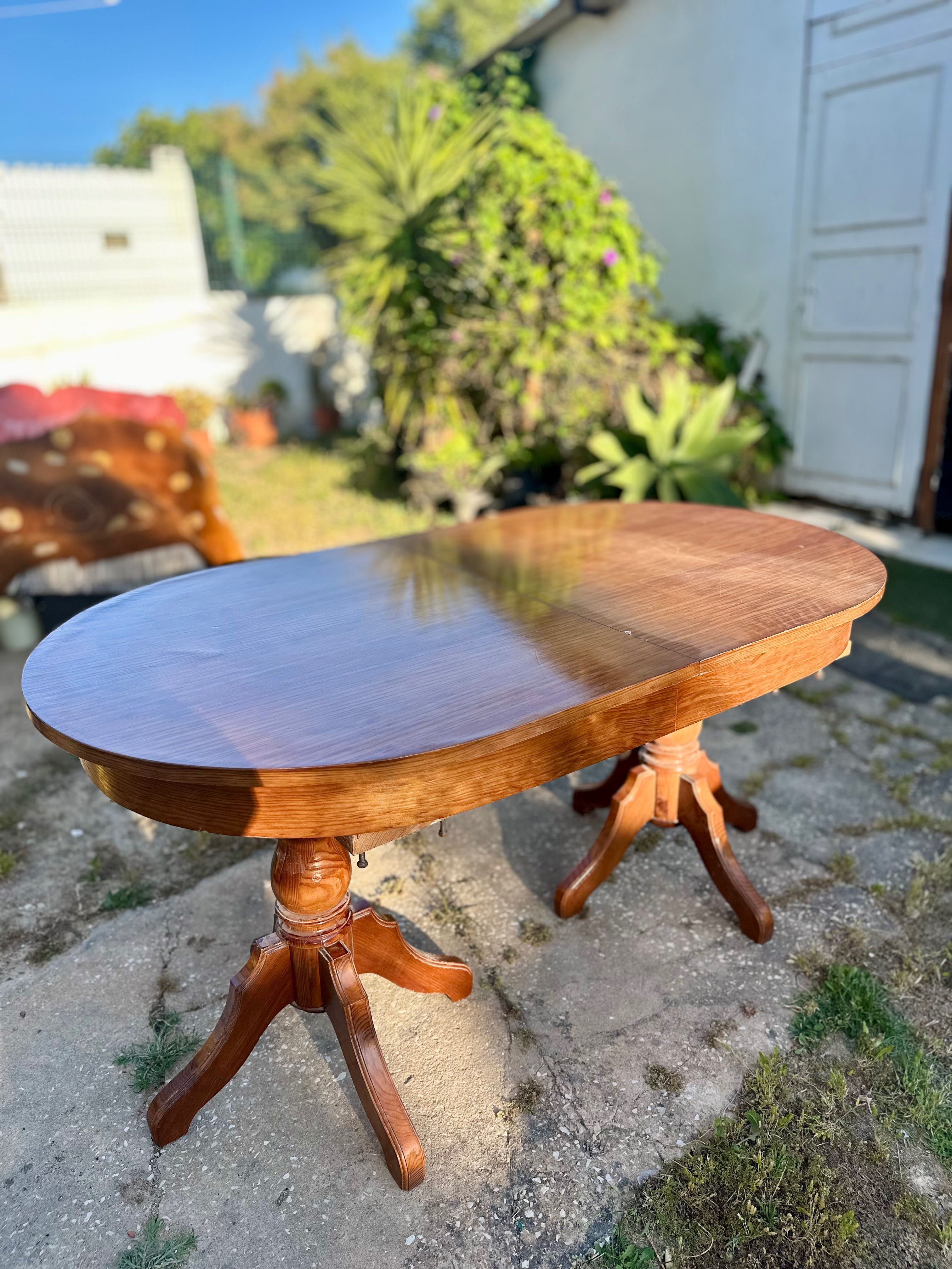 Mesa de Jantar Oval – Clássica e Elegante