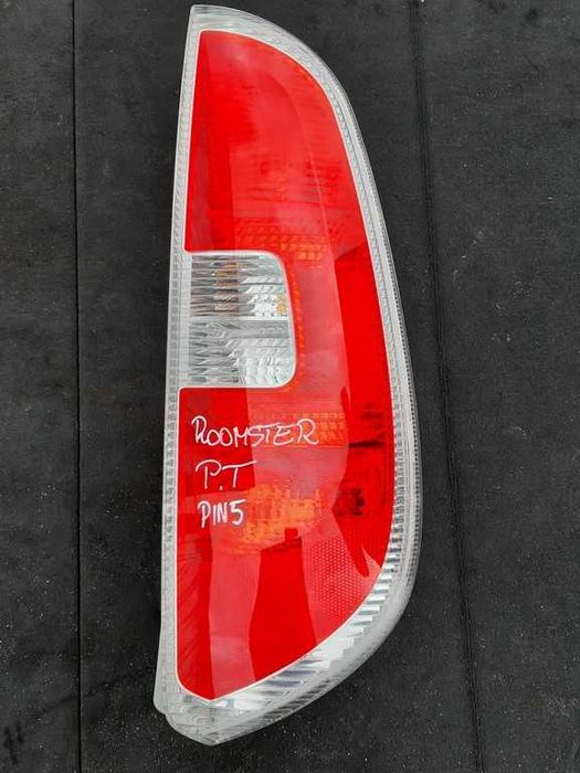 Skoda Roomster lampa prawy tył tylna europa
