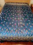 Colcha de cama antiga em raso seda (acetinada)