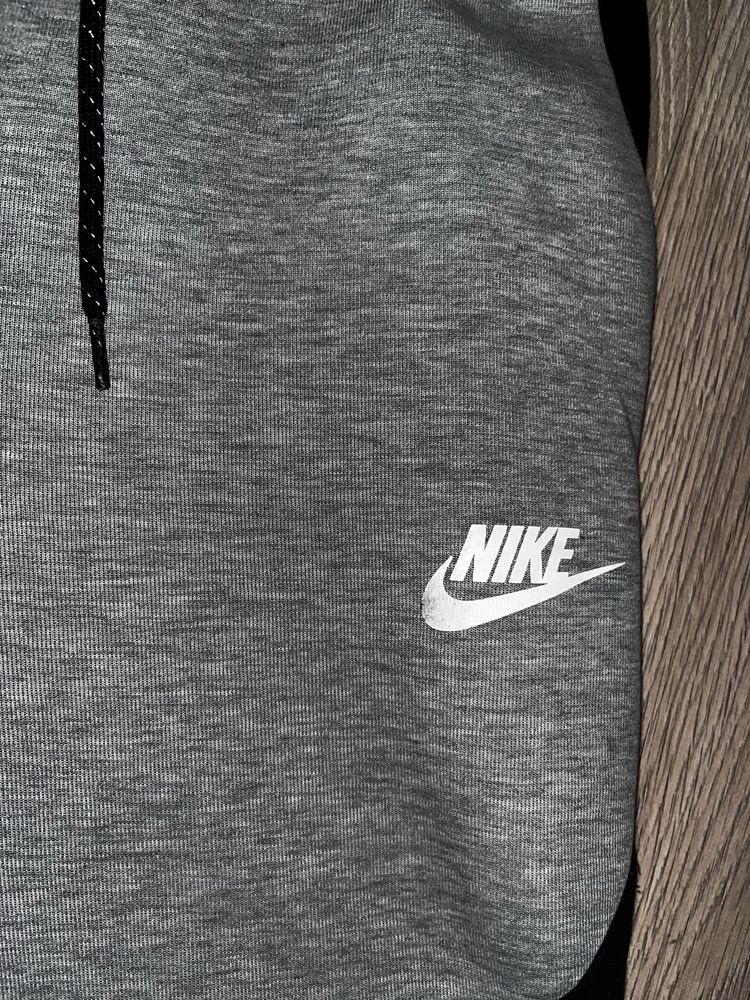 spodnie nike tech fleece