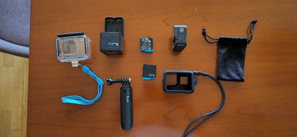 Gopro hero 8 black 2 baterias, caixa de carregamento e etc