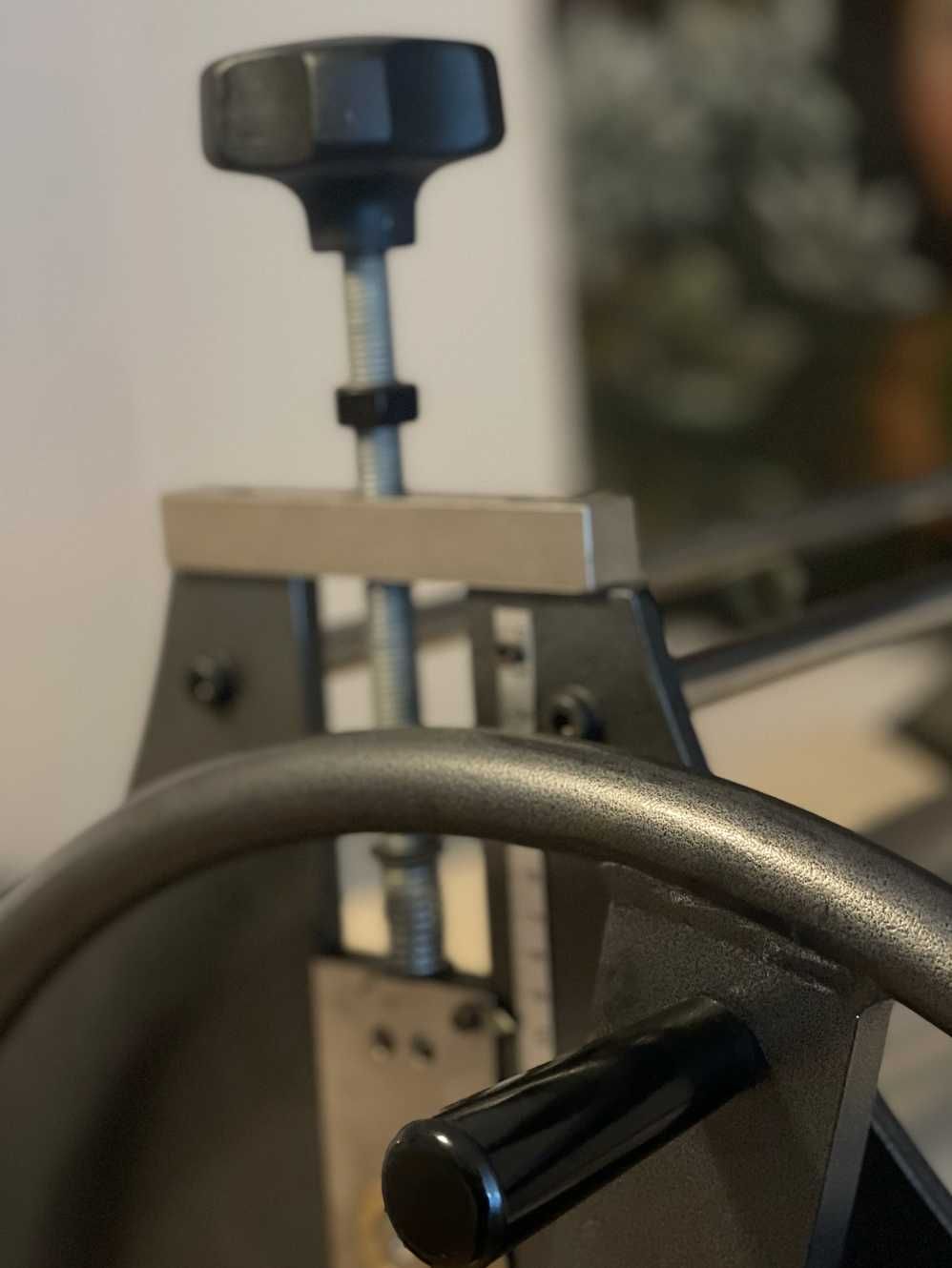 Tórculo profissional de estampagem e gravura