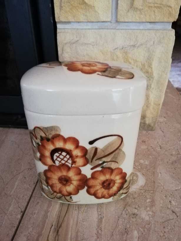 pojemniki ceramiczne do kuchni z przykrywką 2 szt wzór  kwiaty, PRL