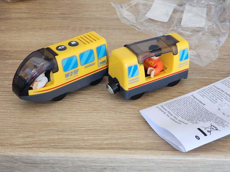 Локомотив поїзд з вагончиком на батарейках жовтий новий