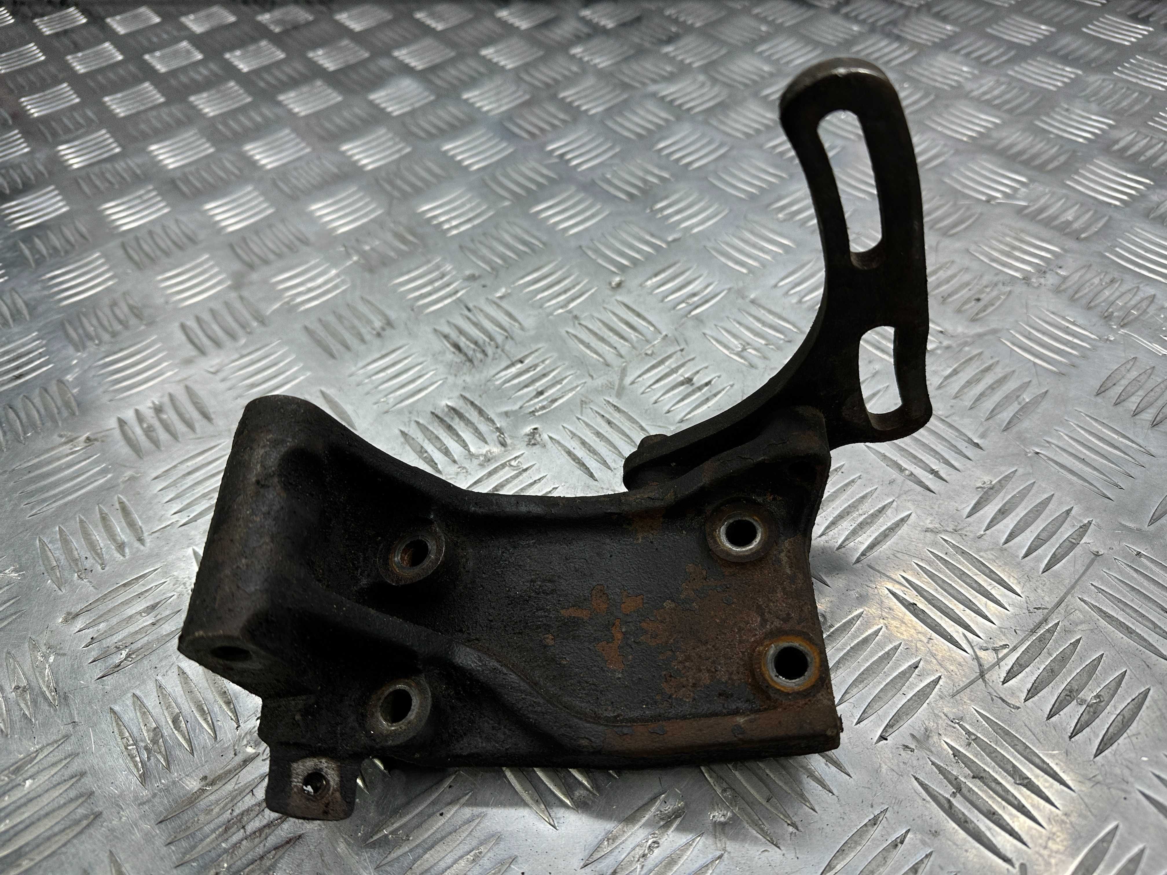 Кронштейн генератора Opel Vectra B 1.7TD X17TD 97150202