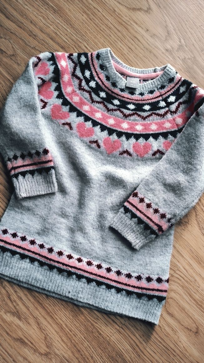Ciepły dziewczęcy sweterek