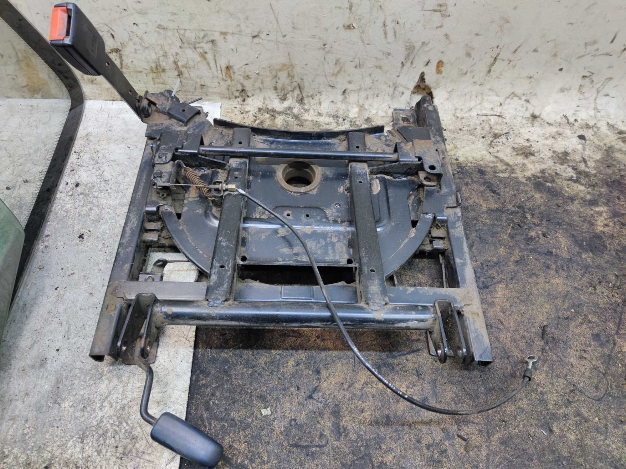 Seat Alhambra Obrotnica Fotela Lewy Przód