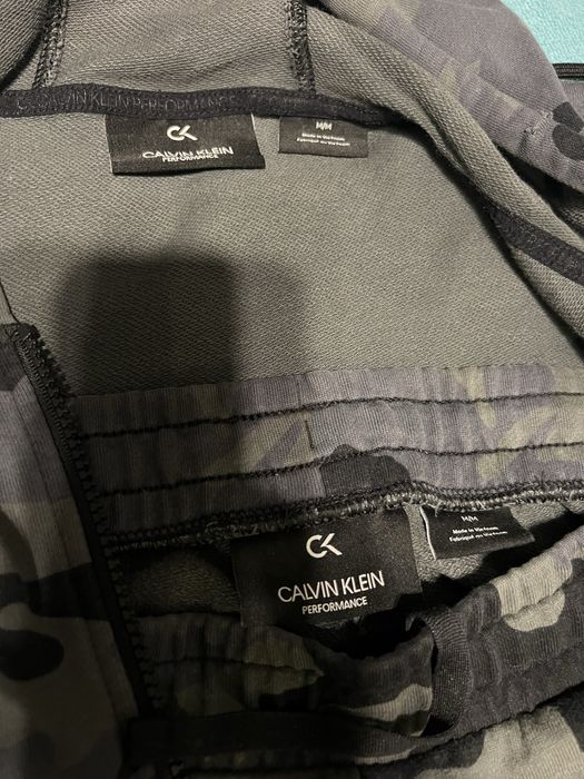 Calvin Klein Чоловічий костюм кольору хаккі, розмір М