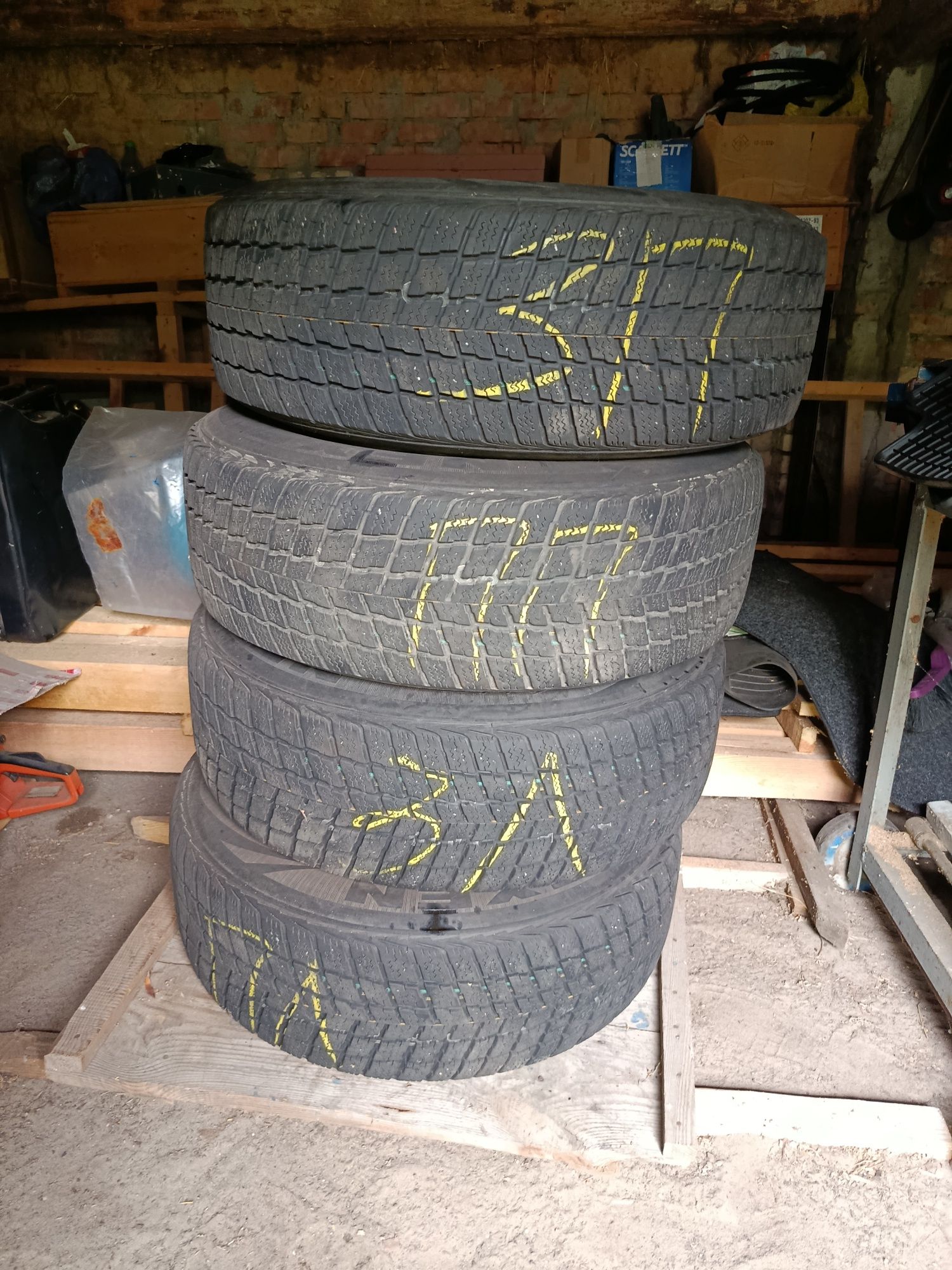 235/65/R17 диски 4 шт. Резина 4 шт.