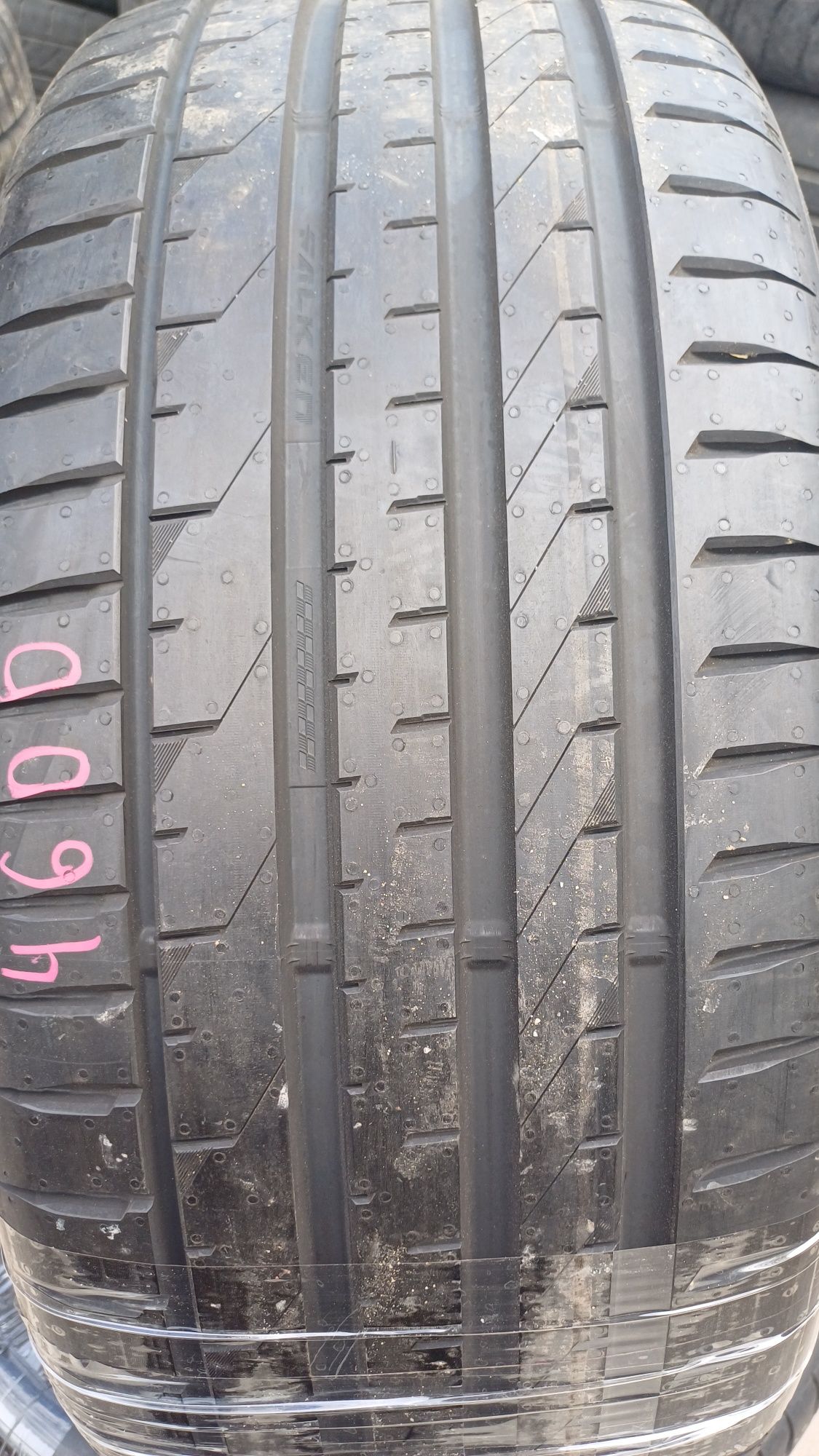 Продам літні нові шини Falken 245/40 r19