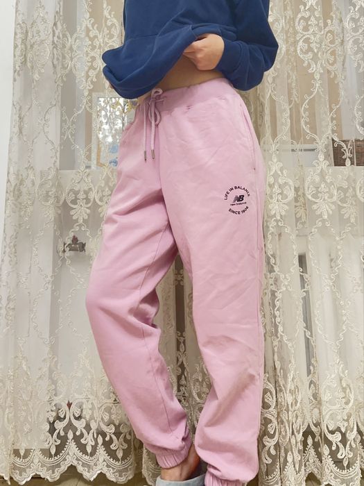 Штани жіночі new balance рожеві