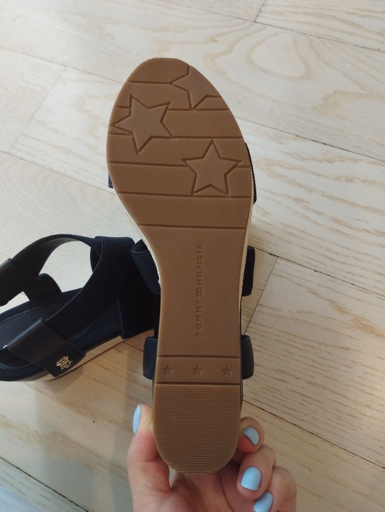 Sandały na koturnie Tommy Hilfiger