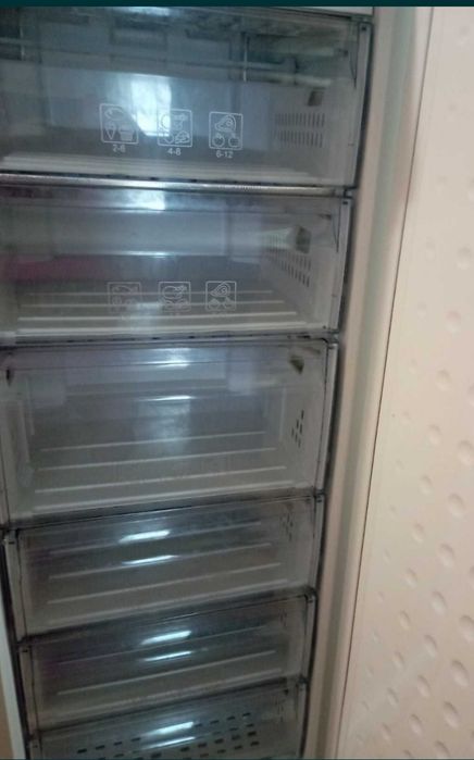 Морозильна камера Beko.