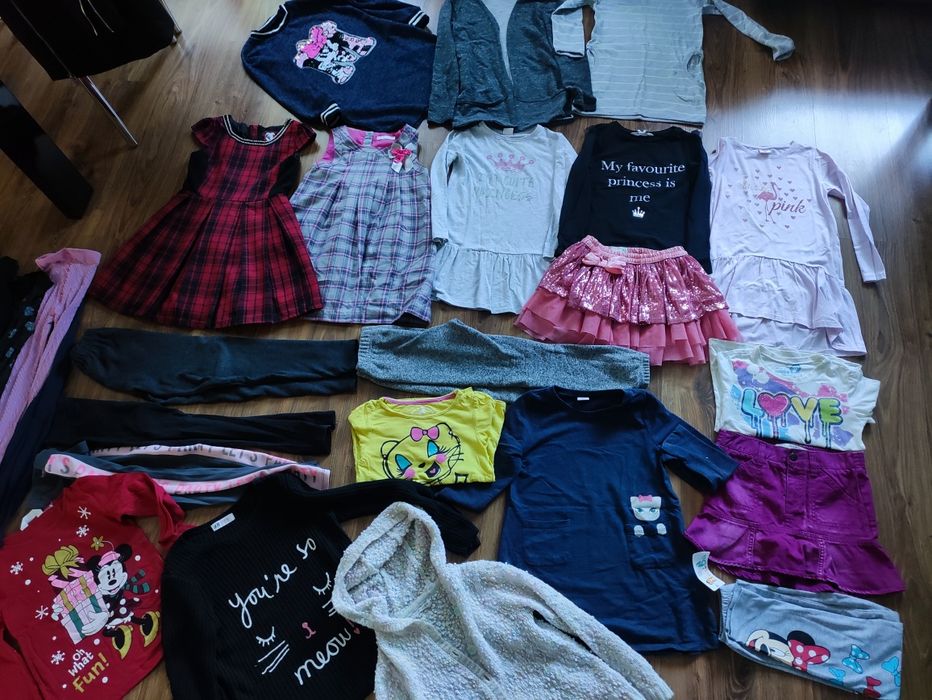 Zestaw ubranek dla dziewczynki 122 – 128